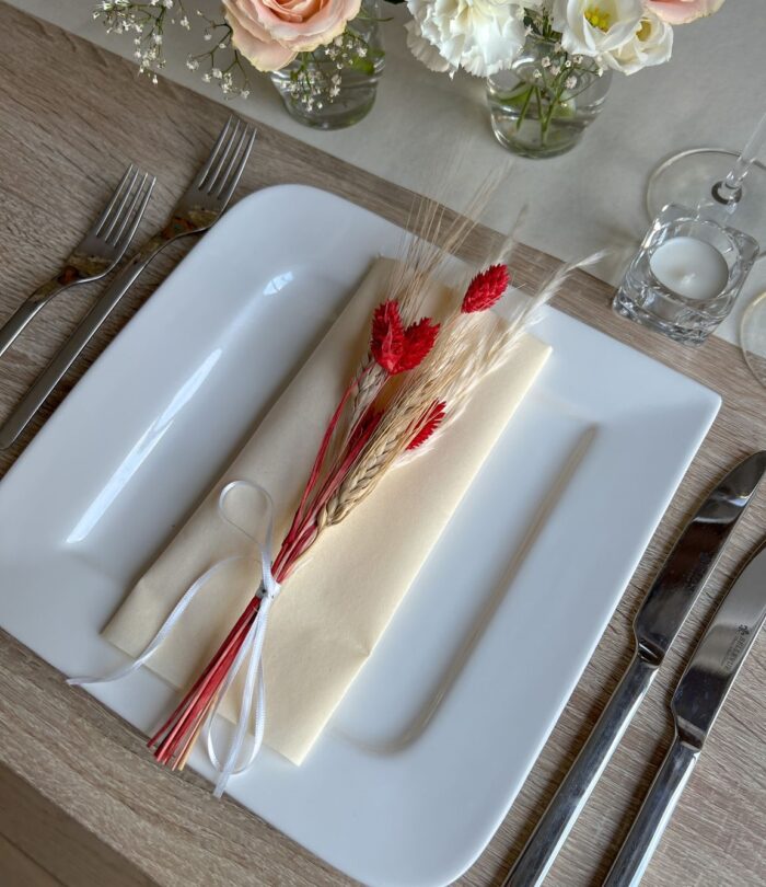 Gastgeschenk_Trockenblumenstrauß_Rot_2