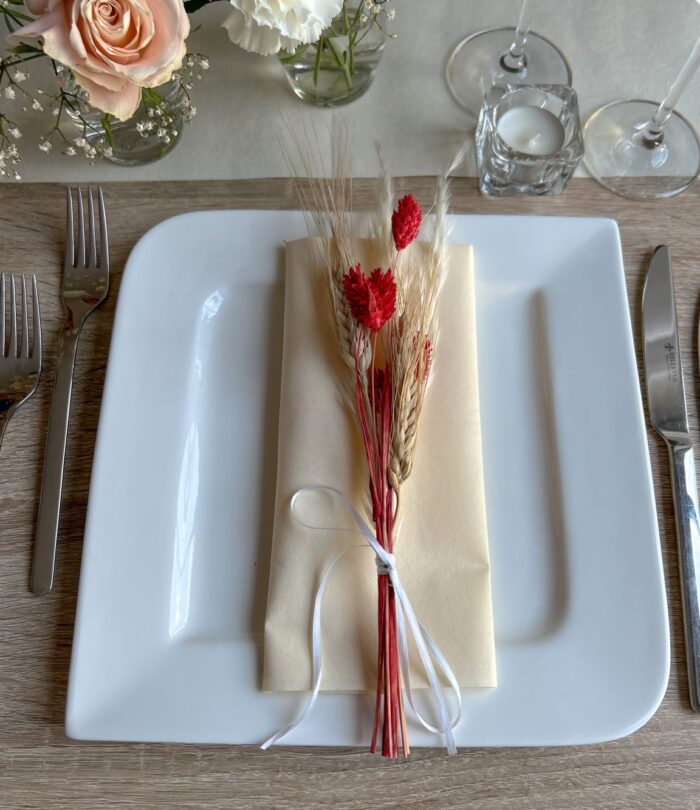 Gastgeschenk_Trockenblumenstrauß_Rot_3