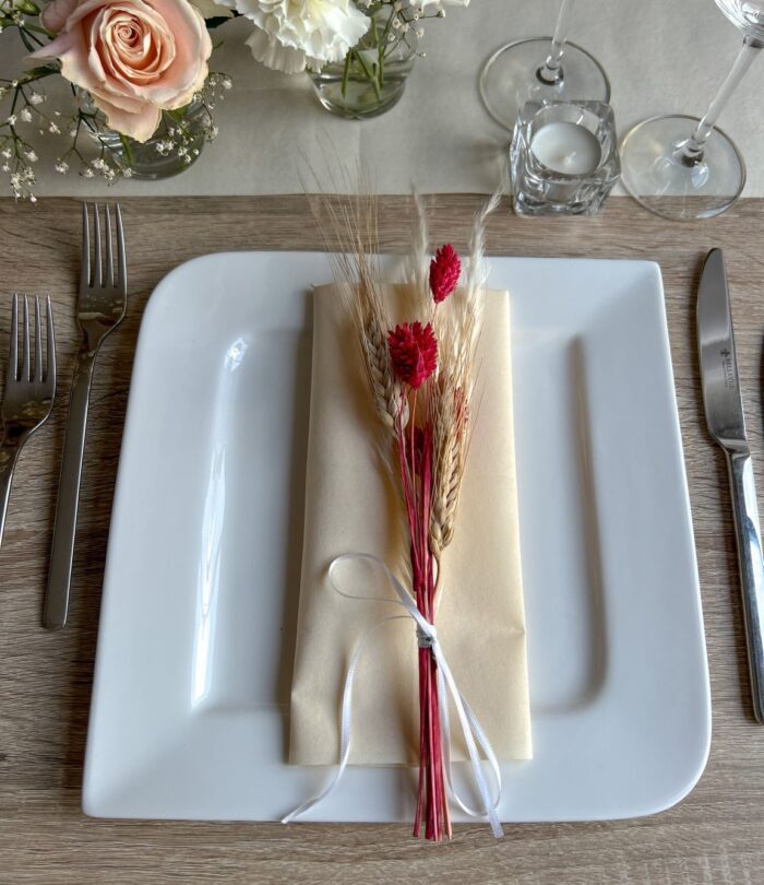 Gastgeschenk_Trockenblumenstrauß_Rot_4