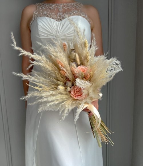 Pfirsich Boho Hochzeitsstrauß mit stabilisierten Rosen