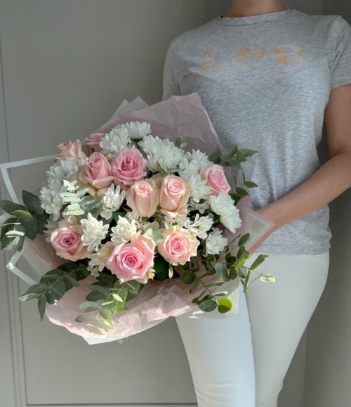 Blumenstrauß „Rosétraum mit Eucalyptusduft“ mit hellrosa Rosen