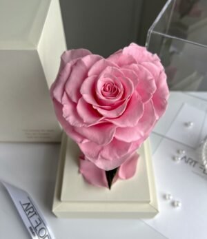 Ewige_rosa_Herz_Rose_im_weißen_Acryltower_3
