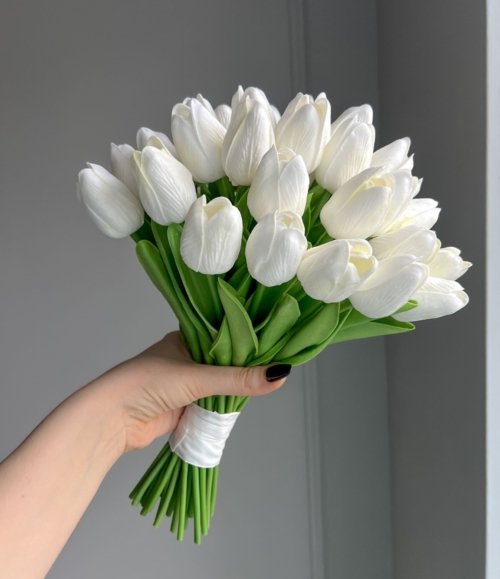 Künstlicher Brautstrauß mit weißen Tulpen