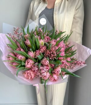 Blumenstrauß_Tulpen_und_Ginster_1