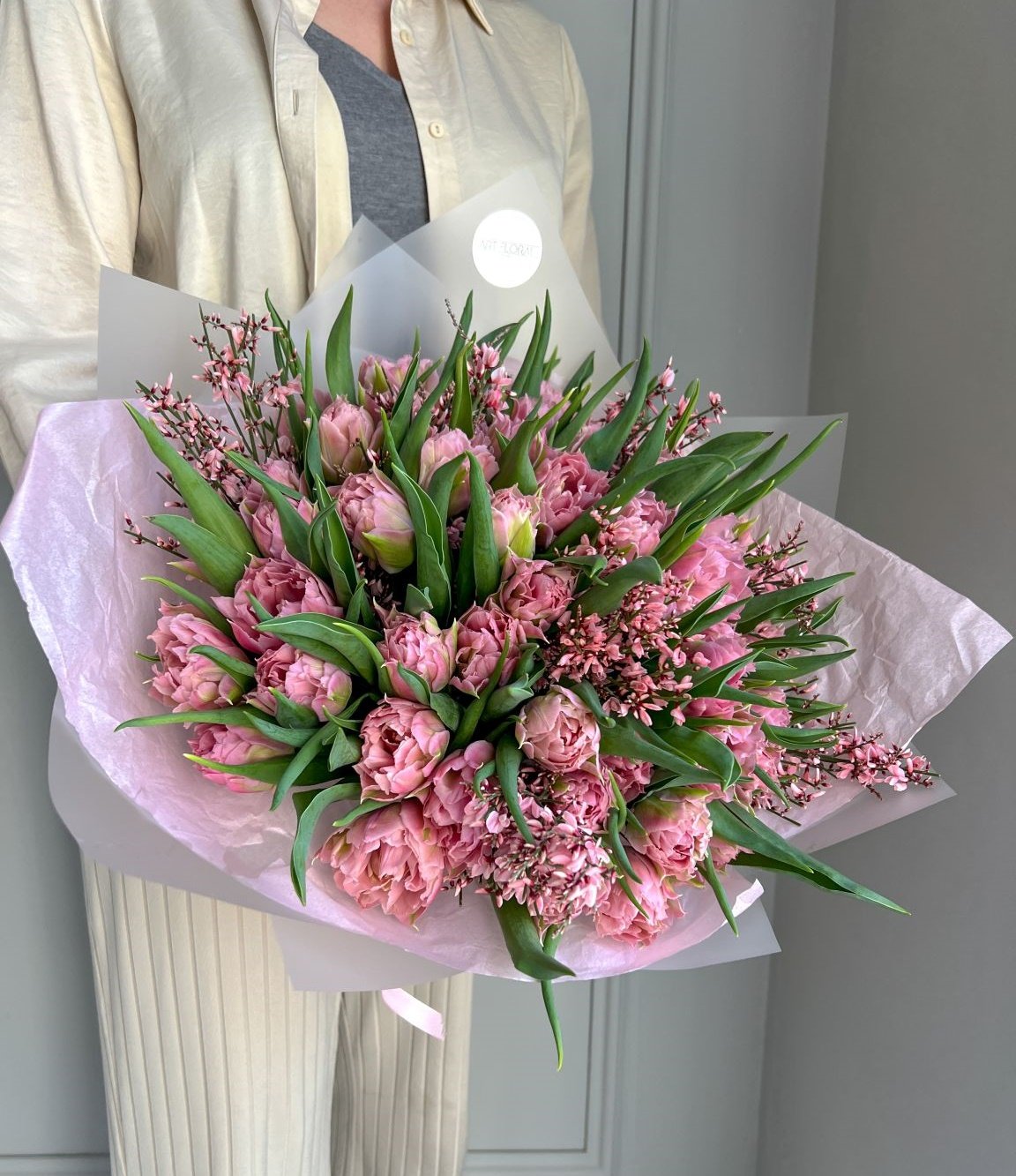 Blumenstrauß_Tulpen_und_Ginster_3