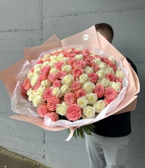 Blumenstrauß_100_weiße_und_rosa_Rosen_1