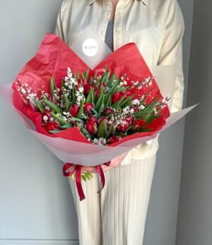 Blumenstrauß_Rote_Tulpen_und_Ginster_3