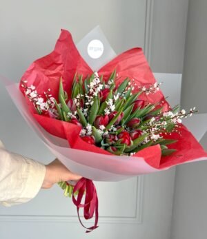 Blumenstrauß_Rote_Tulpen_und_Ginster_4