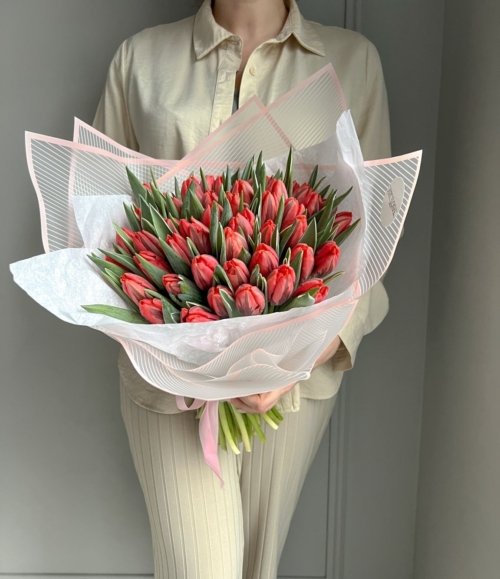 Elegantes Frühlingsbouquet in warmen Rosa- und Koralltönen
