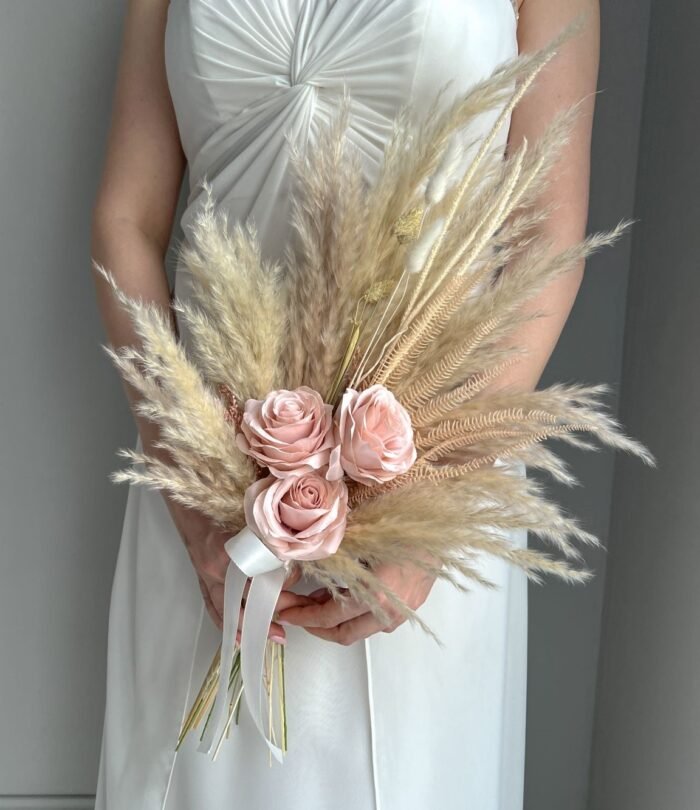Kunstblumen_Brautstrauß_Rosen_in_Nude_1