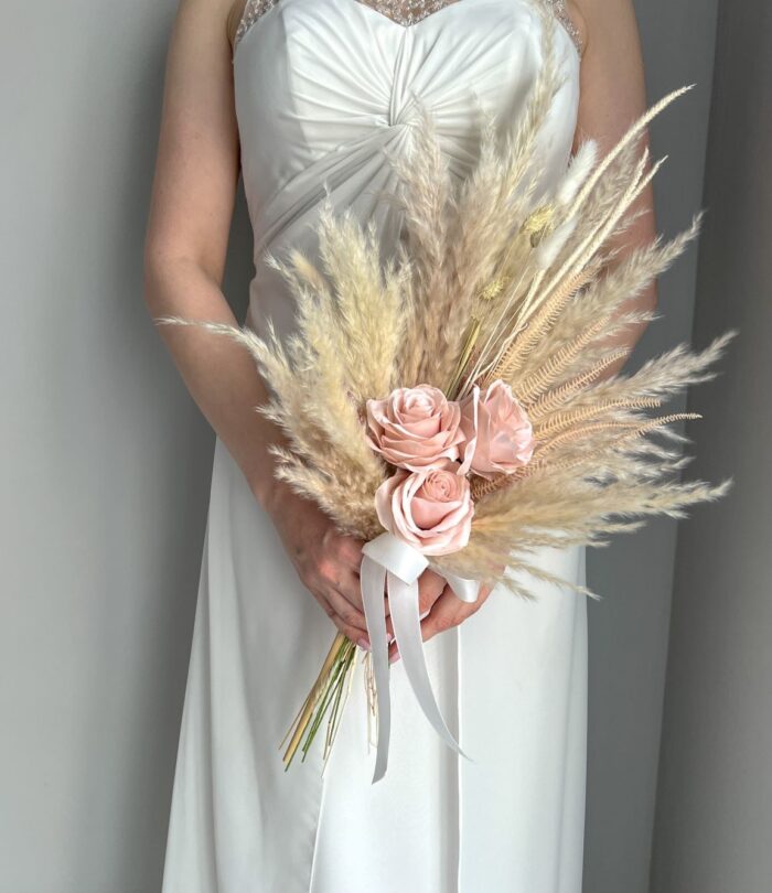 Kunstblumen_Brautstrauß_Rosen_in_Nude_2