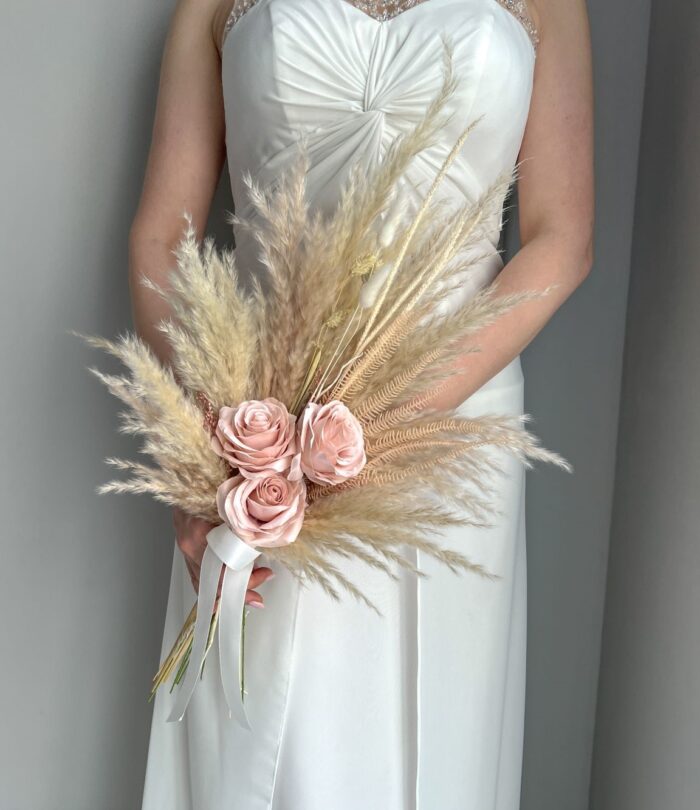 Kunstblumen_Brautstrauß_Rosen_in_Nude_4