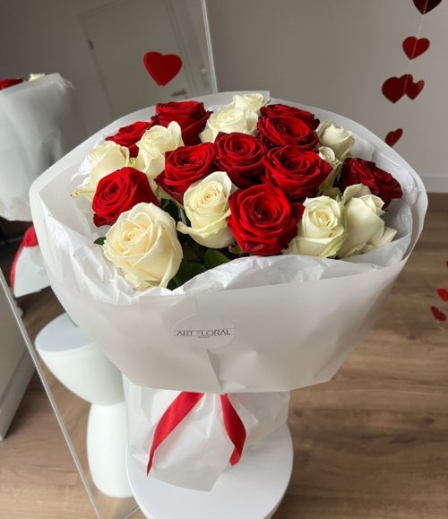 Rosenstrauß rot weiß Liebesduett
