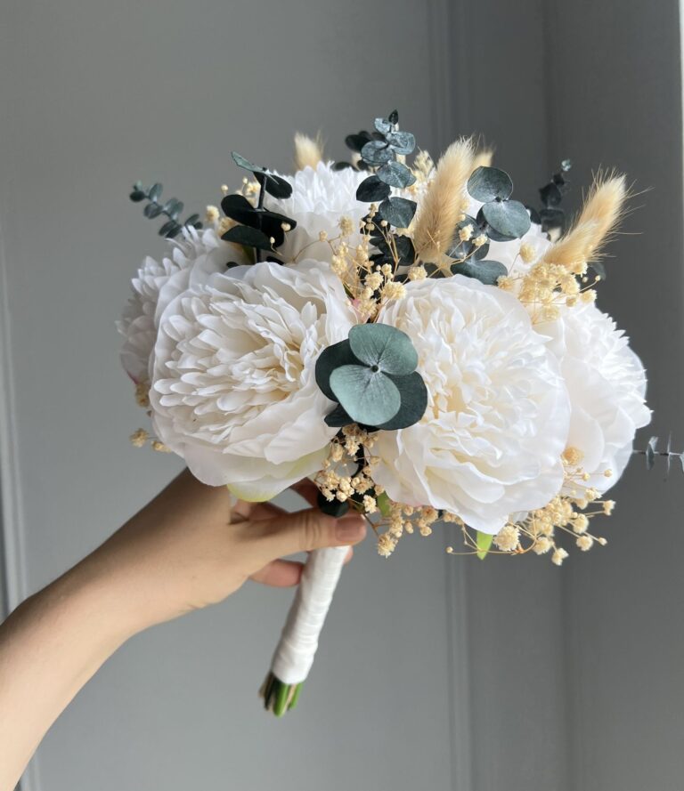 Kunstblumen Brautstrauß „Pfingstrosen und Eukalyptus“ – eleganter Hochzeitsstrauß in Naturtönen