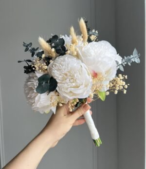 Künstlicher Brautstrauß mit Pfingstrosen und Eukalyptus – zeitlos und pflegeleicht