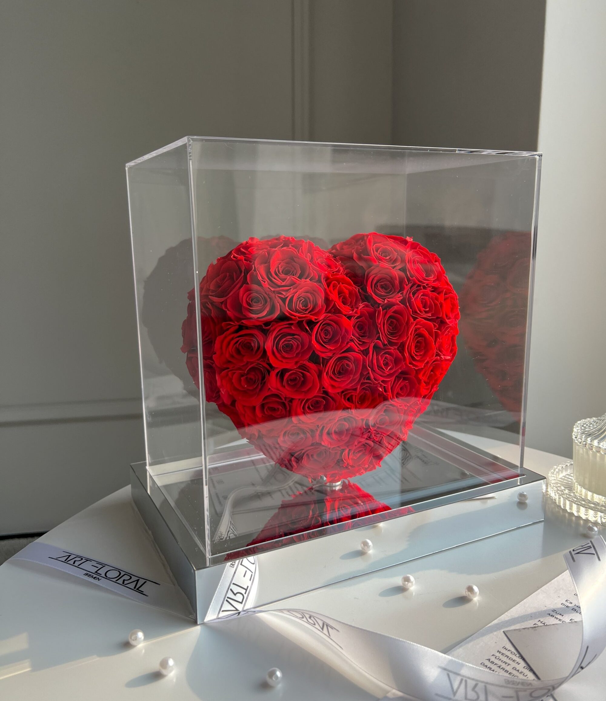 Herz_aus_Infinity_Rosen_in_Acrylbox_2