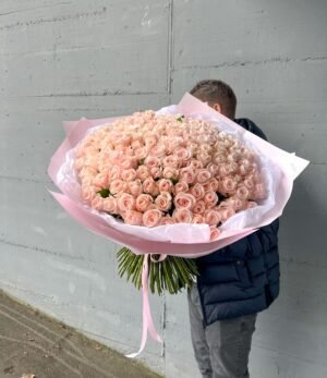Blumenstrauß_100_rosa_Rosen_2