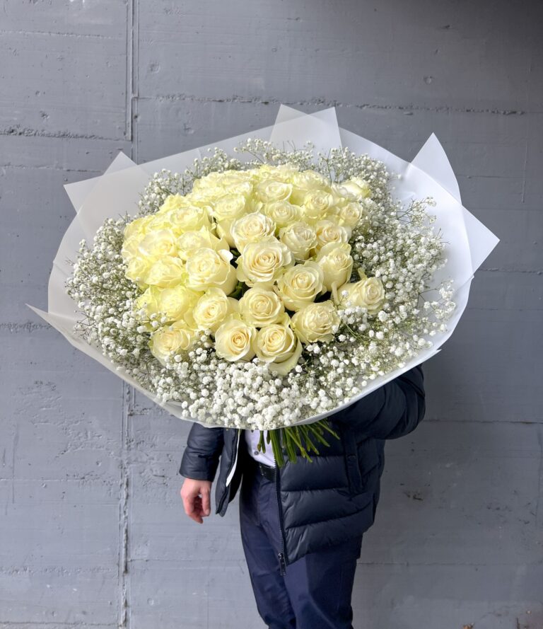 Blumenstrauß_Weiße_Rosen_und_Schleierkraut_3