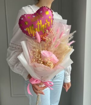 Trockenblumenstrauß mit Infinity Rosen Muttertag und Luftballon