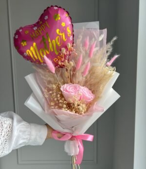 Trockenblumenstrauß mit Infinity Rosen Muttertag und Luftballon