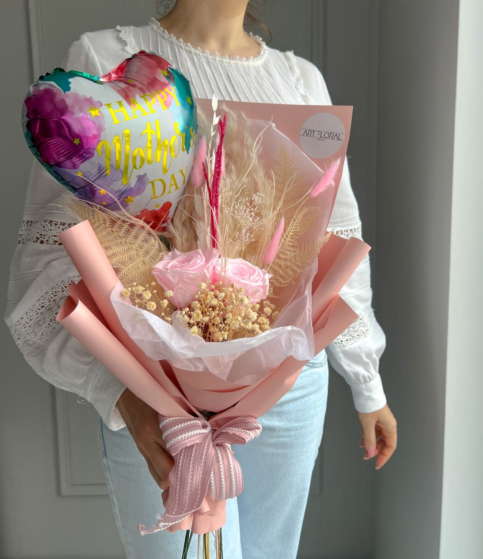 Trockenblumenstrauß mit Infinity Rosen Muttertag und Luftballon