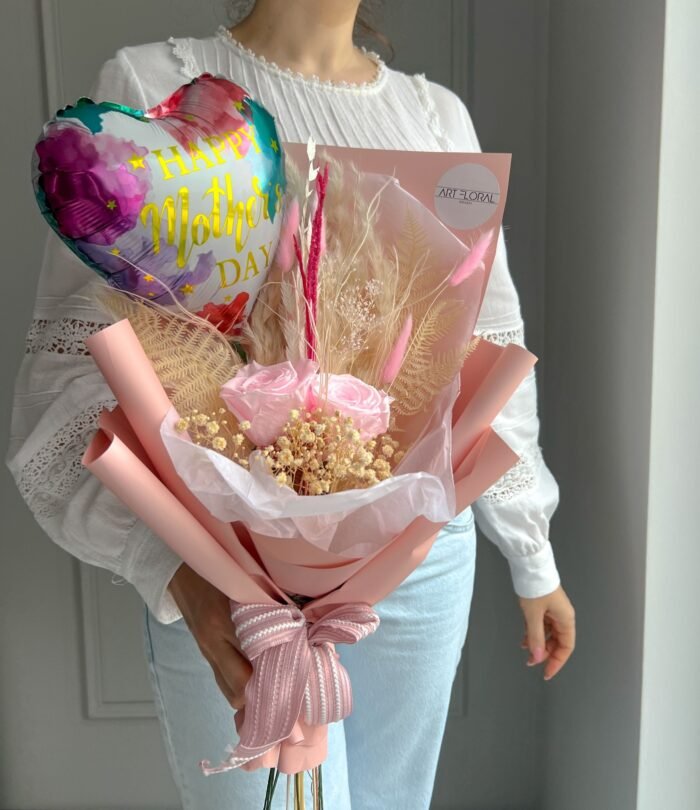 Trockenblumenstrauß mit Infinity Rosen Muttertag und Luftballon