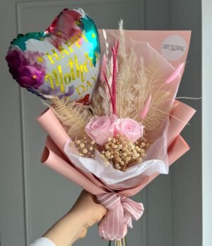 Trockenblumenstrauß mit Infinity Rosen Muttertag und Luftballon