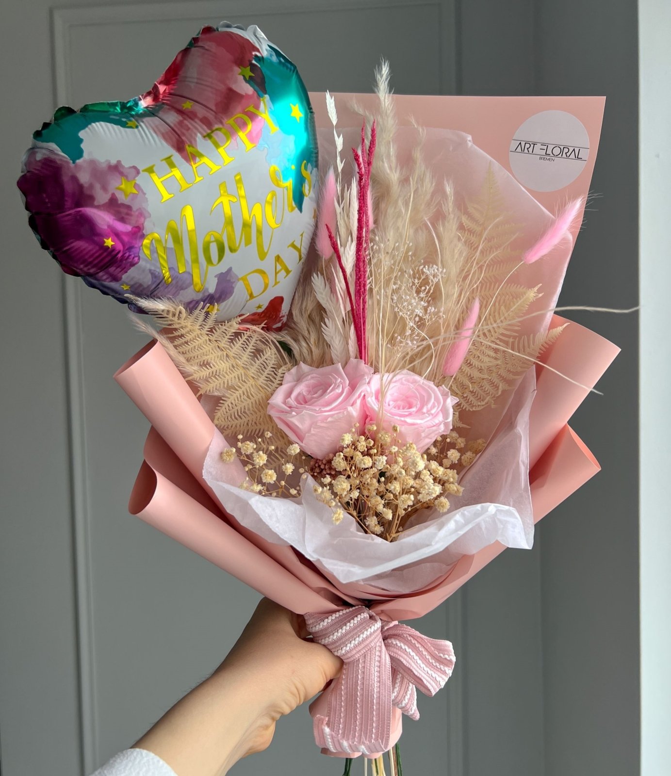 Trockenblumenstrauß mit Infinity Rosen Muttertag und Luftballon