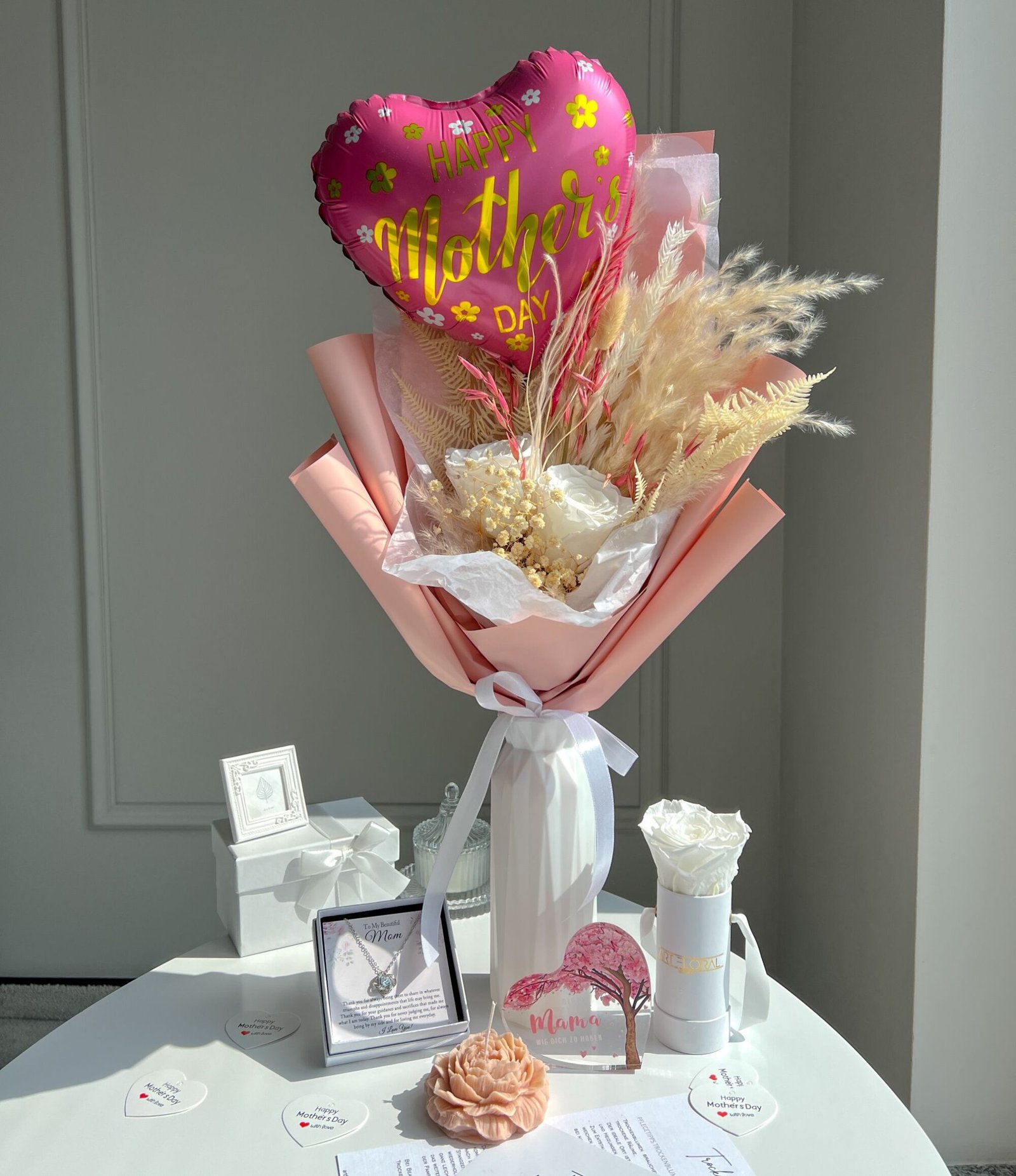 Muttertags-Geschenkset - Blumenstrauß, Schmuck, Infinity Rose, Kerze, Herz