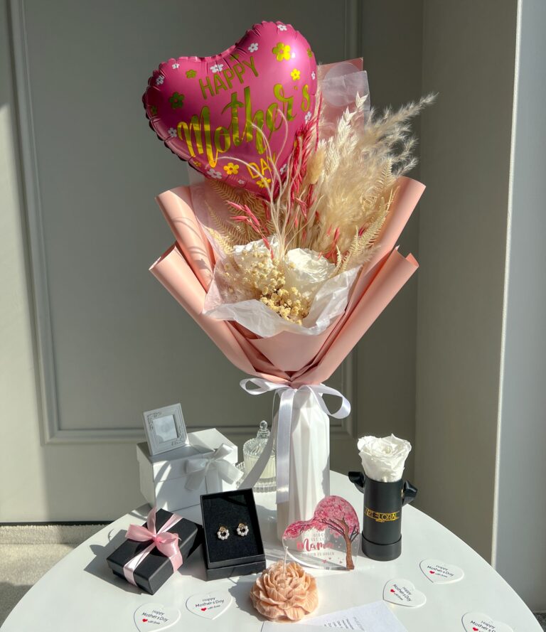 Muttertags-Geschenkset - Blumenstrauß, Schmuck, Infinity Rose, Kerze, Herz