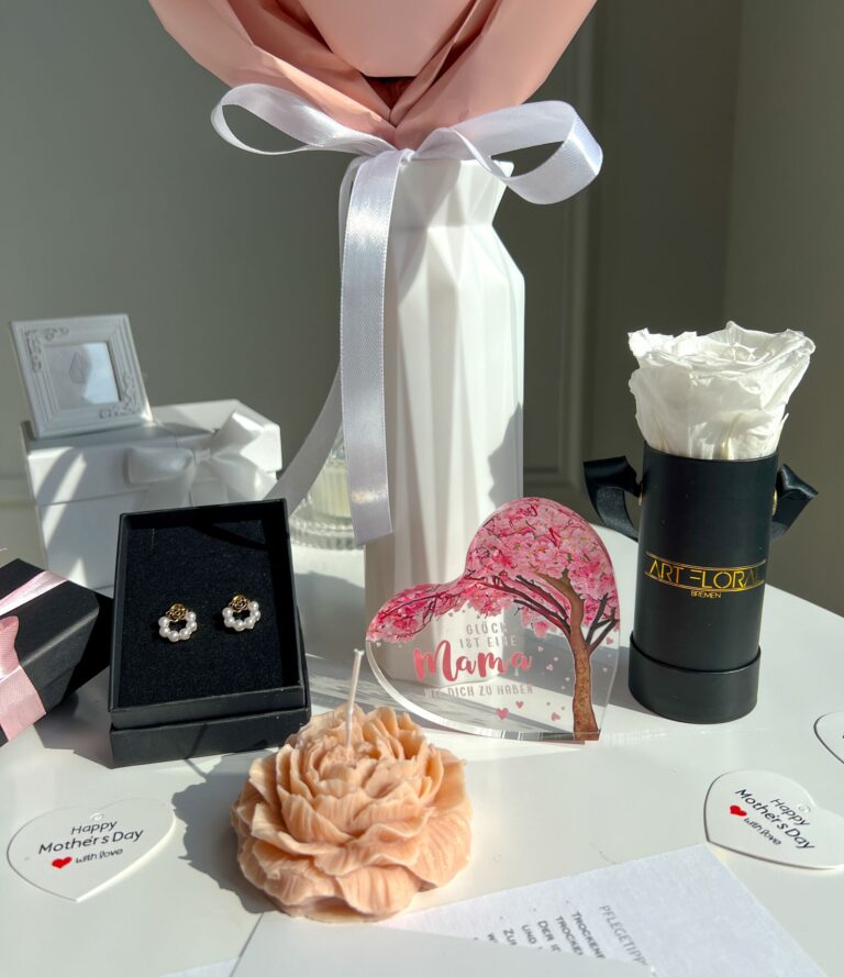 Muttertags-Geschenkset - Blumenstrauß, Schmuck, Infinity Rose, Kerze, Herz