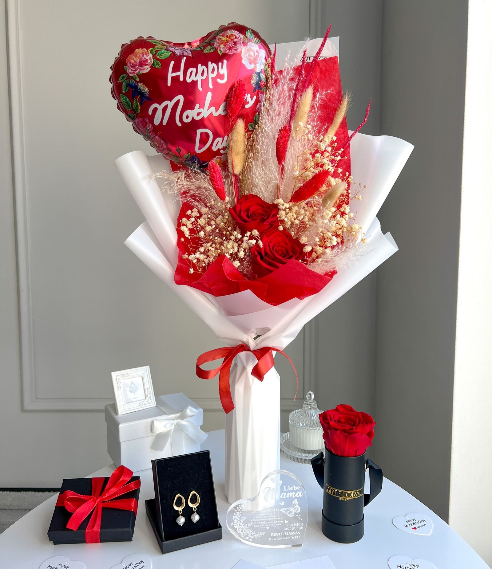 Muttertags-Geschenkset - Blumenstrauß, Schmuck, Infinity Rose