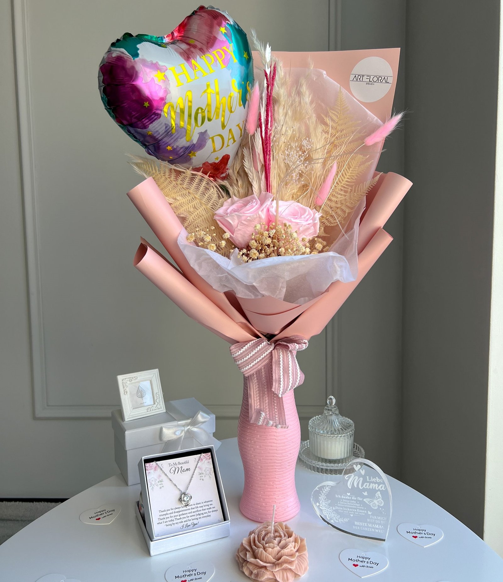 Muttertags-Geschenkset aus Trockenblumenstrauß, Schmuck und Deko