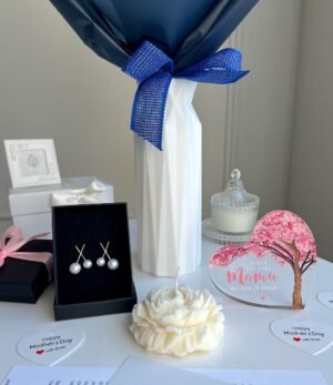 Muttertags-Geschenkset aus Trockenblumenstrauß, Schmuck und Deko