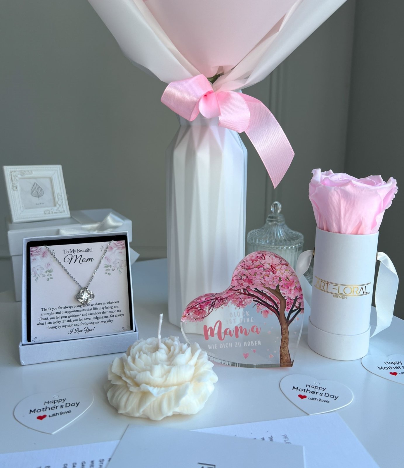 Muttertags-Geschenkset aus Trockenblumenstrauß, Schmuck und Deko