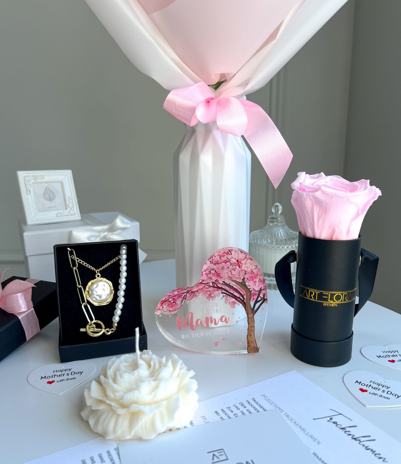 Muttertags-Geschenkset Infnity Rosen, Ohrringe, Kerze