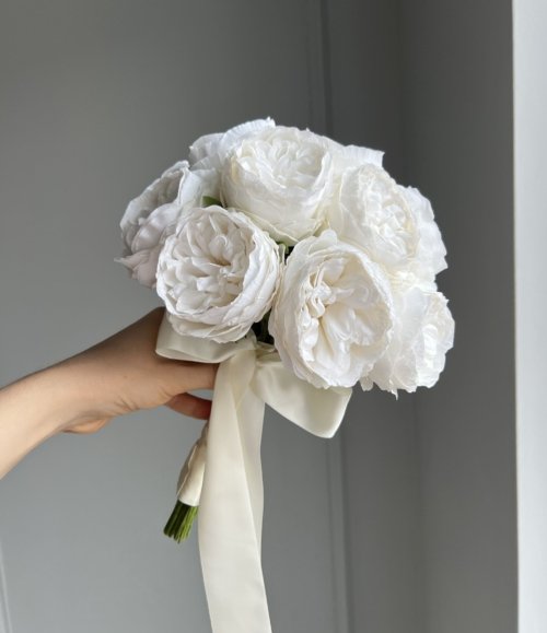 Voluminöser Kunstblumen Brautstrauß Hochzeitsweiß
