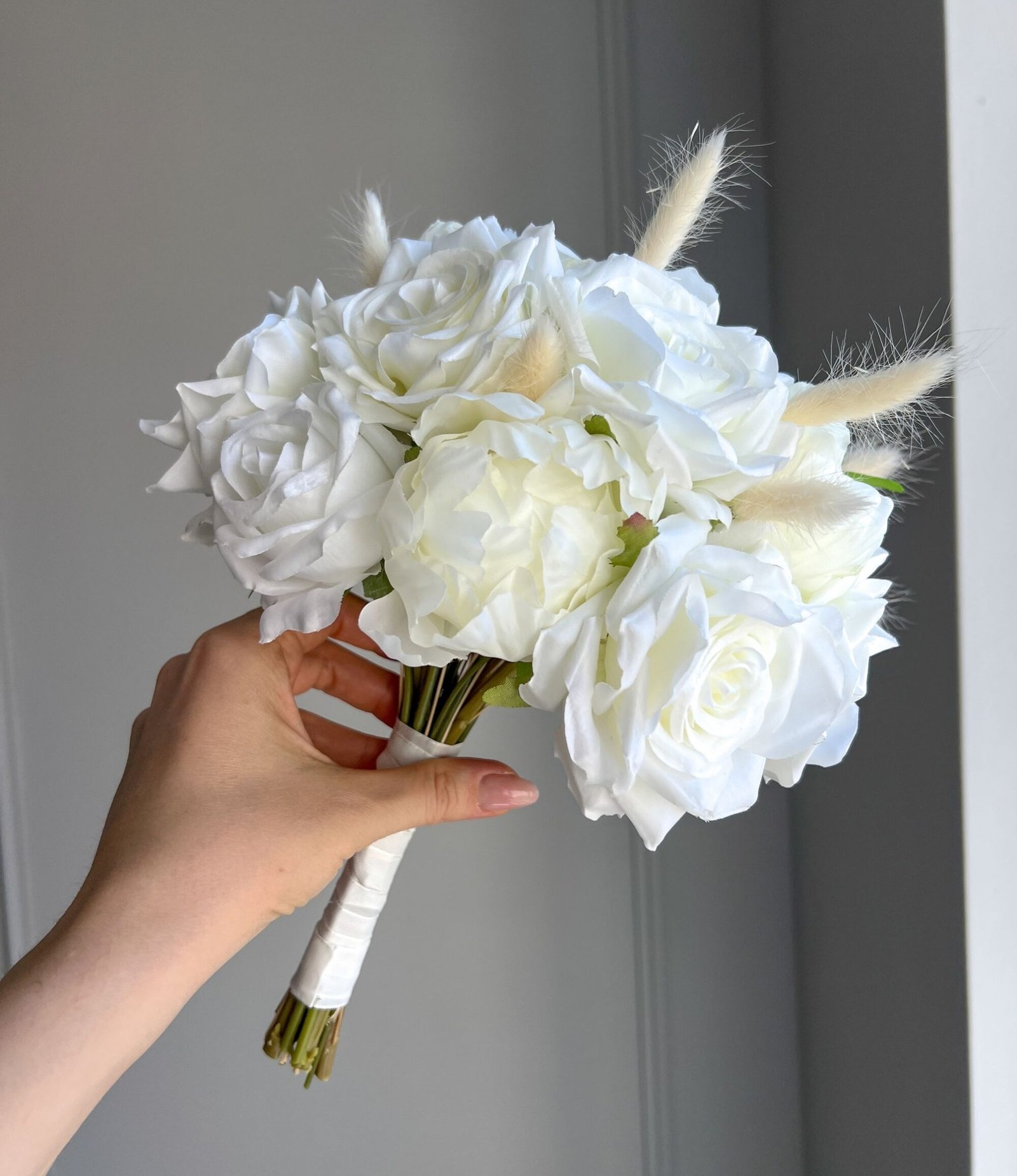 Kunstblumen_Brautstrauß_Rosen_Pfingstrosen_in_Weiß_1