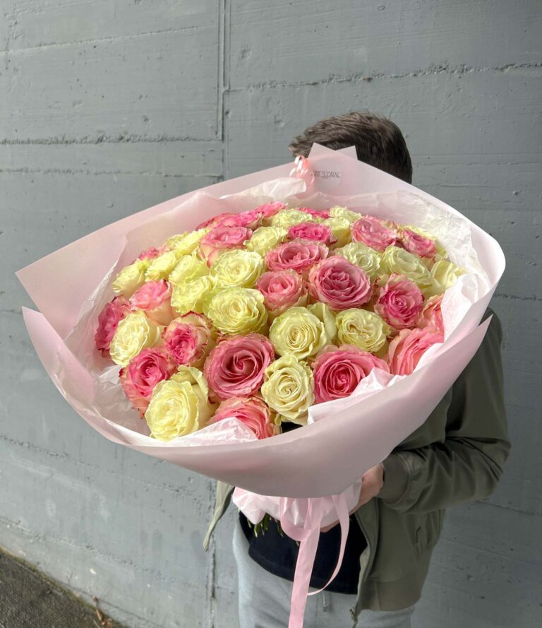 Blumenstrauß „Süße Träume“ mit weißen und rosa Rosen