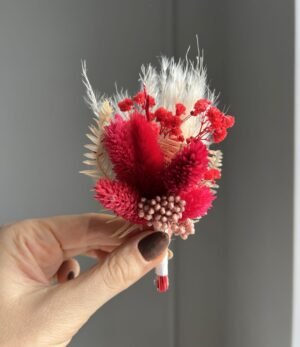 Bräutigam Boutonniere in Natur- und Rottönen mit Trockenblumen