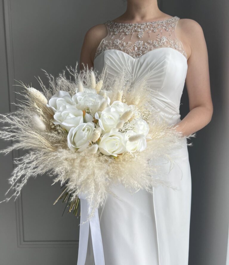 Boho Brautstrauß Weiß mit künstlichen Rosen