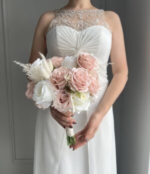 Brautstrauß Weiß & Nude – künstliche Rosen im romantischen Boho-Stil