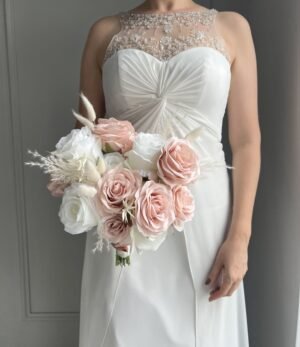 Künstlicher Hochzeitsstrauß in Pastell Weiß & Puder – Rosen Arrangement