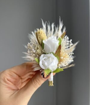 Kunstblumen Bräutigam Boutonniere mit Rosen – elegante Ansteckblume für Hochzeit
