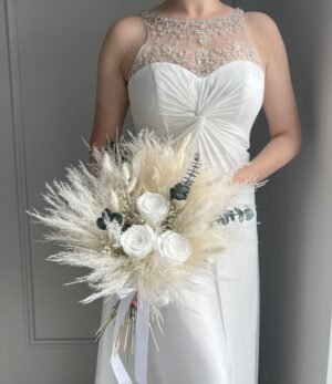 Brautstrauß Weiß aus Rosen und Eukalyptus – dekorativer Trockenblumenstrauß