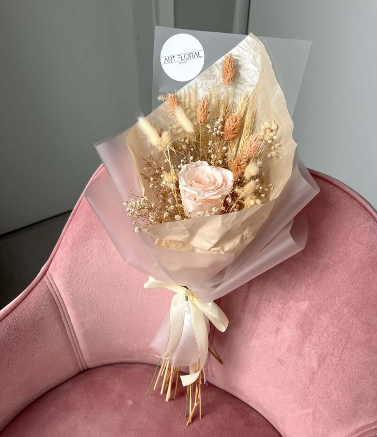 Boho Trockenblumen Arrangement mit Rose in Creme und Beige