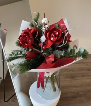 Festlicher Amaryllisstrauß Amarylliszauber mit aromatischen Winterzweigen