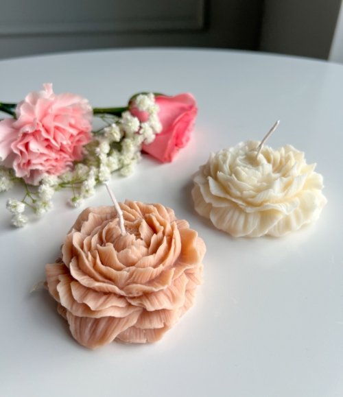 Handgefertigte Blumenkerze