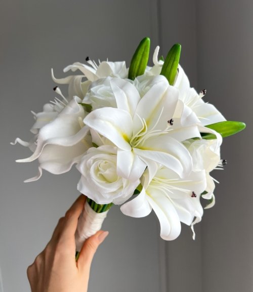Hochzeitsstrauß mit Lilien, Rosen, Calla und Tulpen