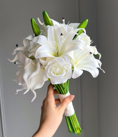 Brautstrauß Lilien & Rose für eine stilvolle Hochzeit